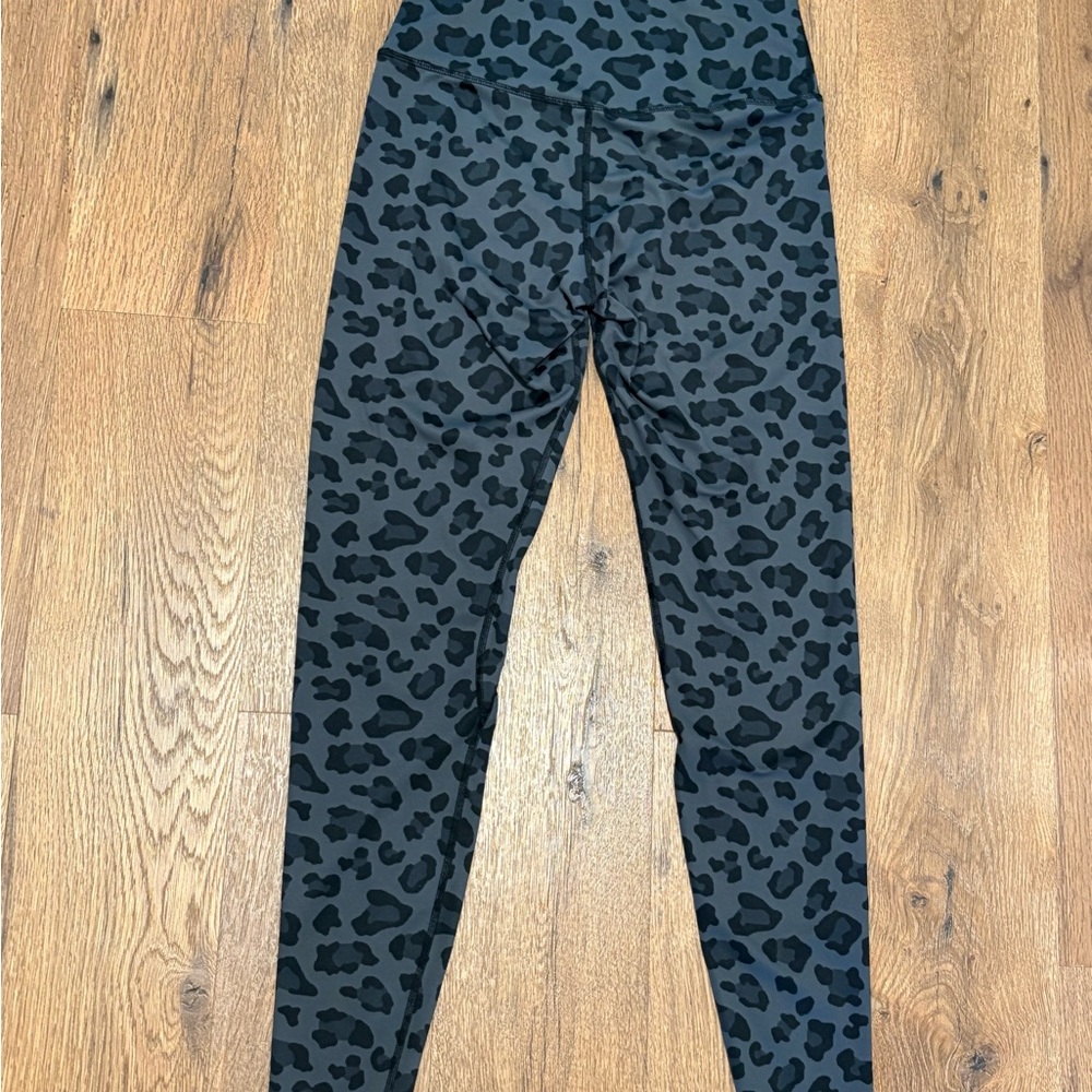 Leopard Print Leggings - Picture 2 of 3